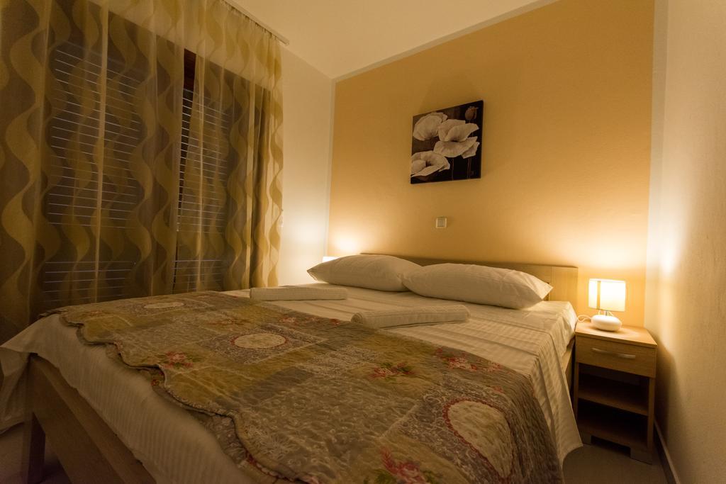 Apartments Bisera Trogir Exterior photo