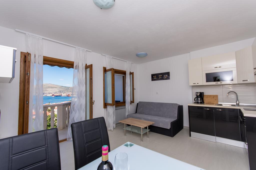 Apartments Bisera Trogir Exterior photo