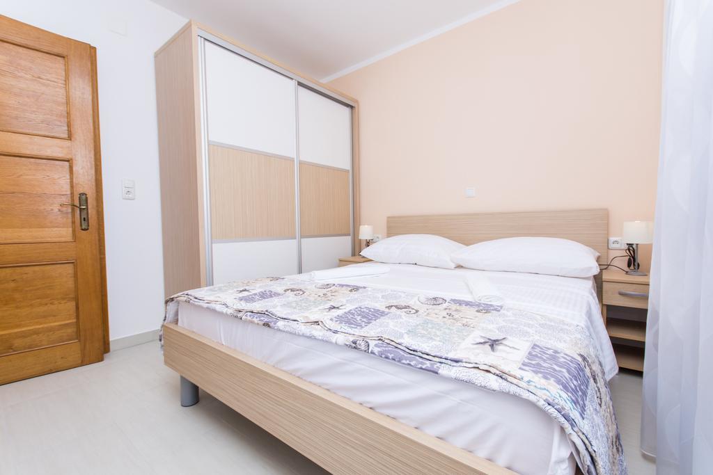 Apartments Bisera Trogir Exterior photo