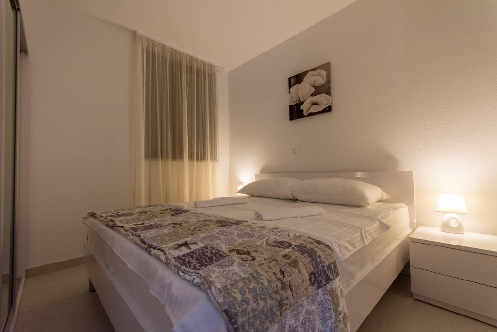 Apartments Bisera Trogir Exterior photo